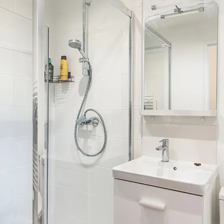 L'envolée Sur Cour, T2 *