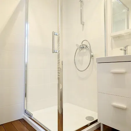 L'envolee Sur Cour, T2 Apartment *